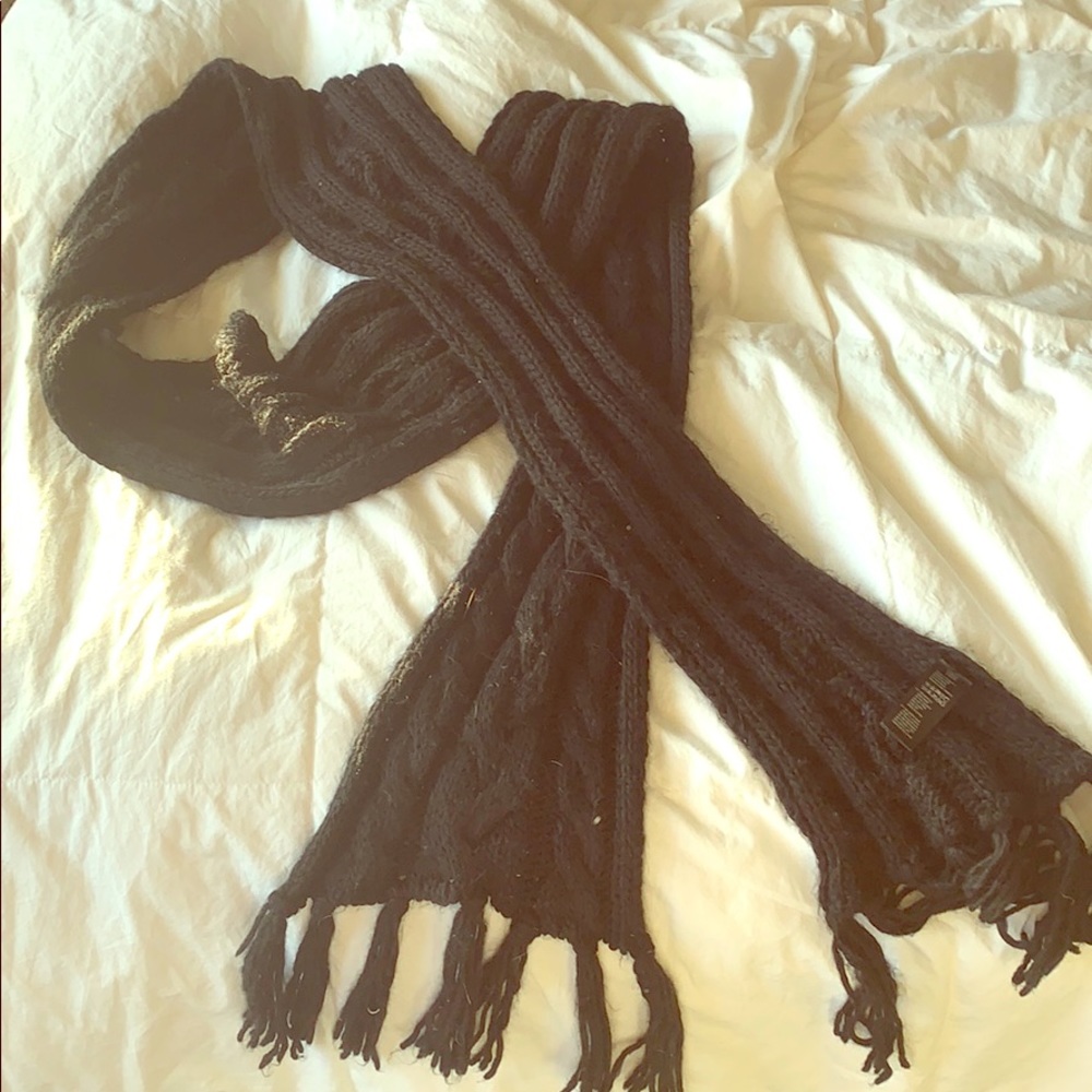 Black Knot Scarf